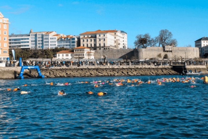 Brazadas solidarias no Parrote